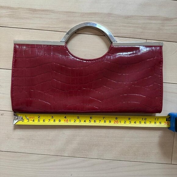 Elegant burgundy clutch with croc-embossed faux leather clutch - Picture 3 of 5